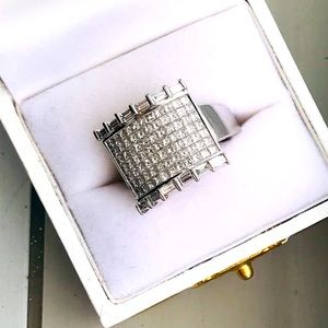 Pricess cut women ring .
